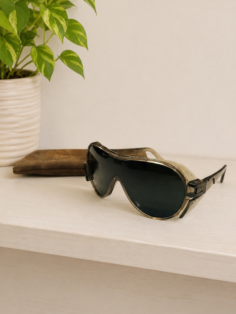 Vintage Aviator Style Safety Glasses – Tinted Lenses, Suede Case – Safety Supply